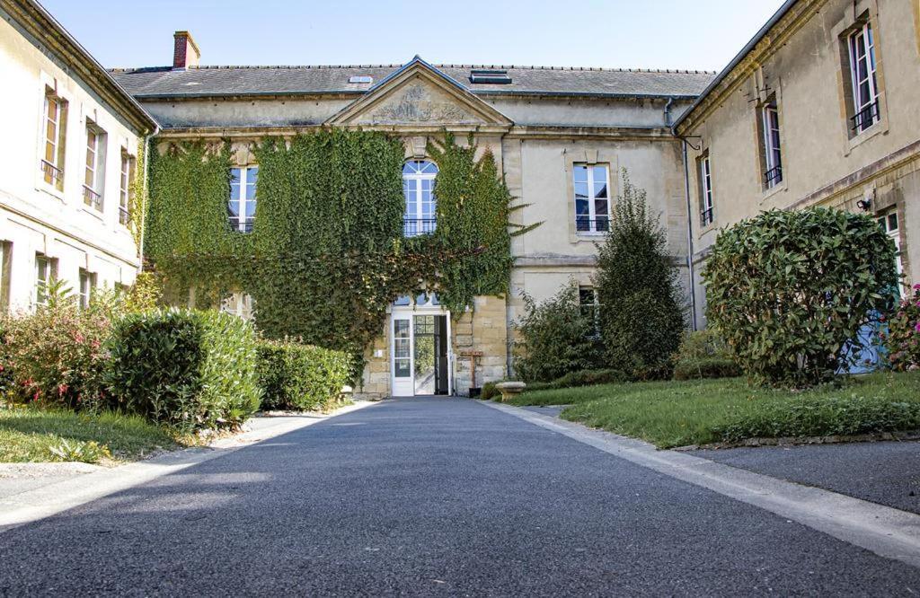 Logis Des Grands Chapeaux Hostel *