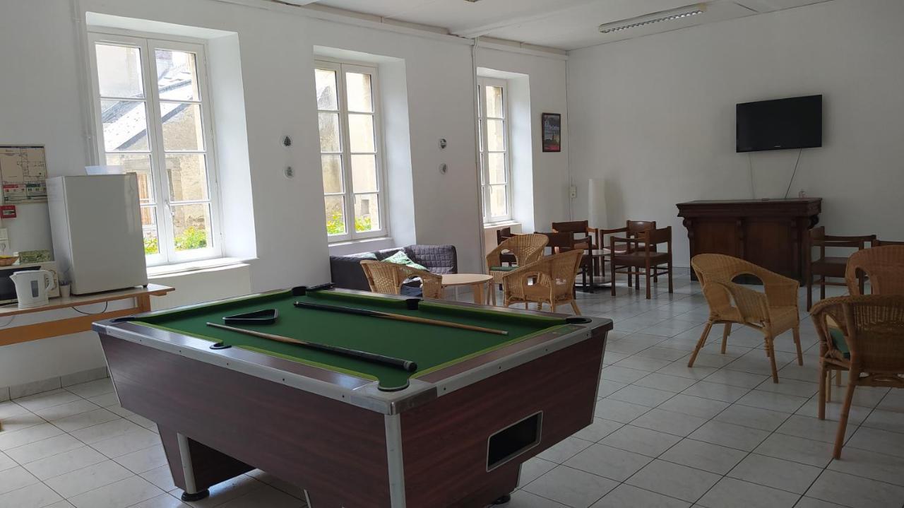 Logis Des Grands Chapeaux Hostel *